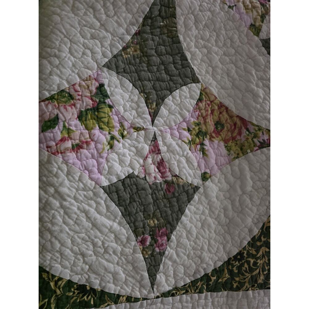 Vintage Cathedral Window Lap Quilt Scalloped Edge 58 X 45" Cottage - Picture 2 of 12
